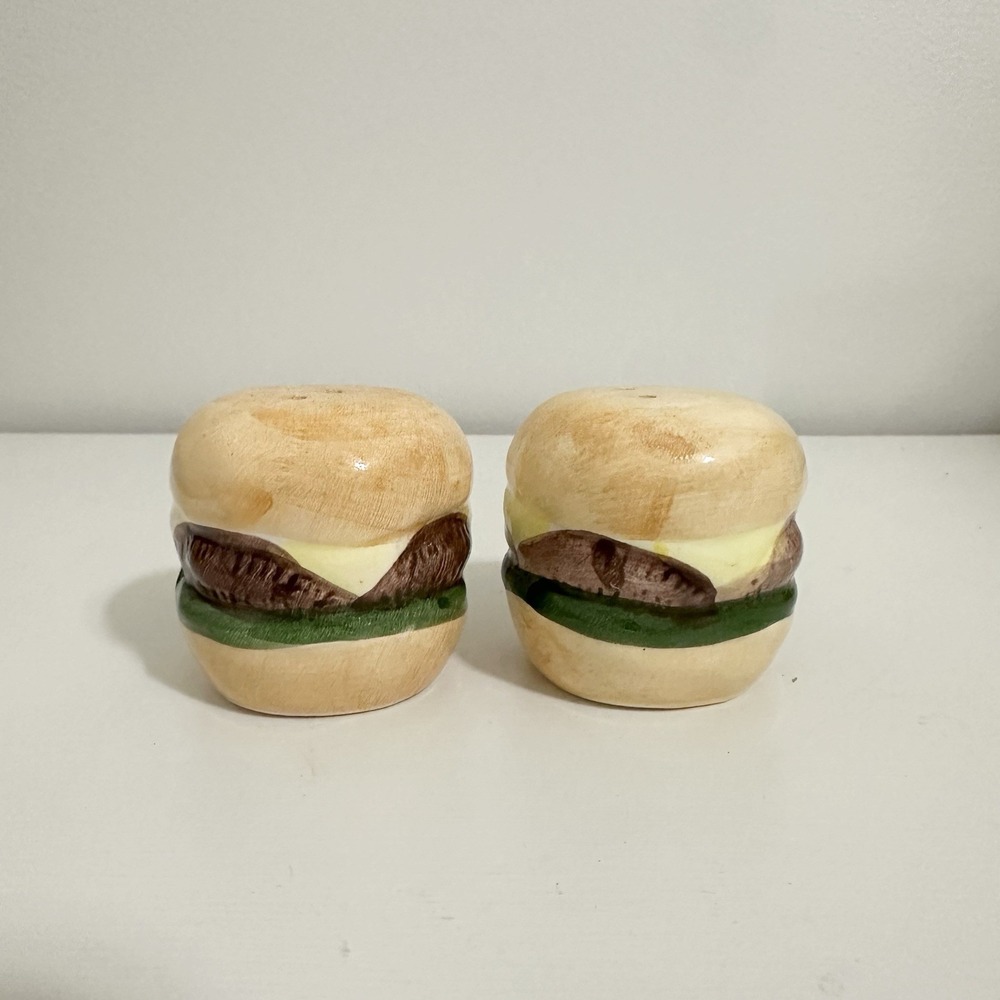 Vintage ceramic salt and pepper shakers Cheeseburgers Fun‎ Summer Barbecue